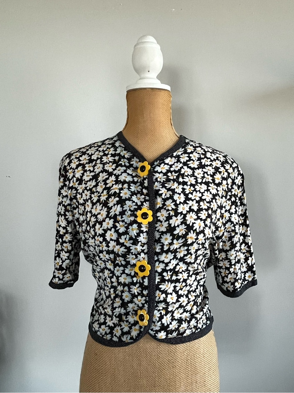 Vintage 90s Metroline Rayon Daisy Floral Crop Top Blouse